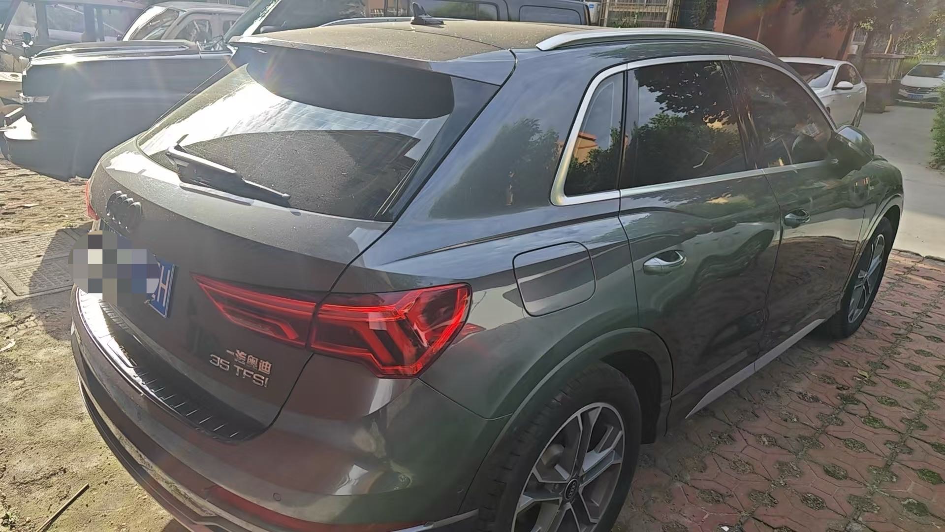 Audi Q3 2023 car image #3