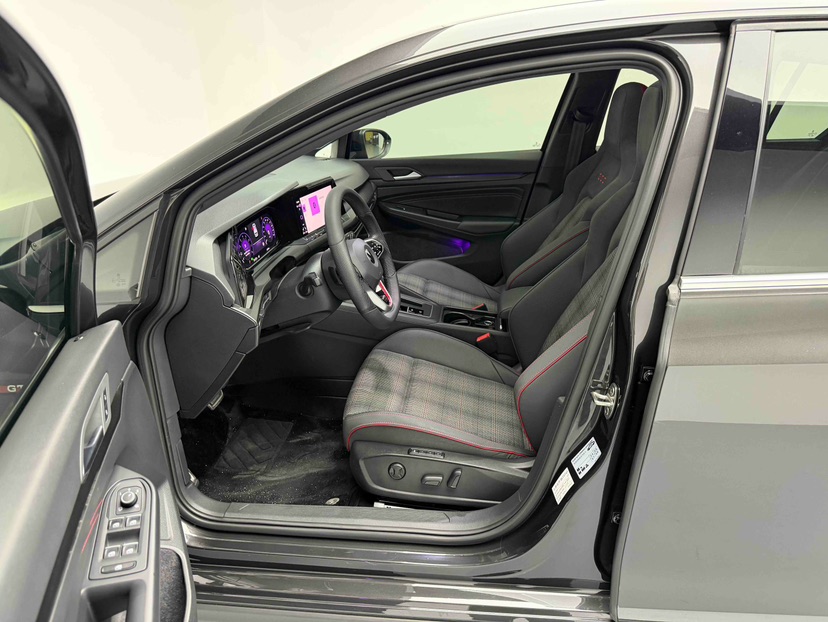 Volkswagen GolfGTI 2024 immagine di auto #4