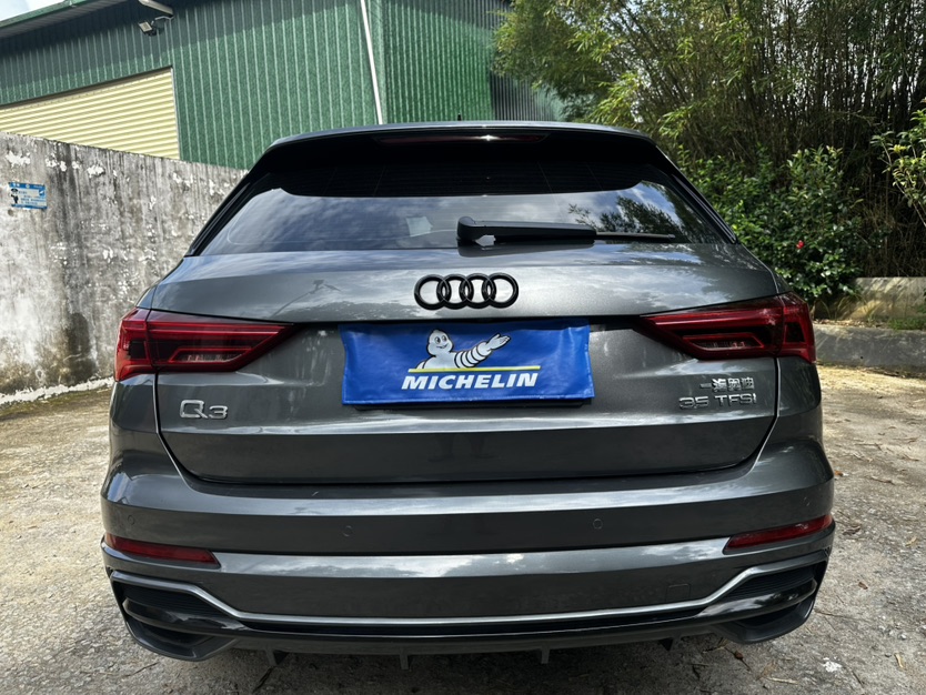 Audi Q3 2020 car image #5