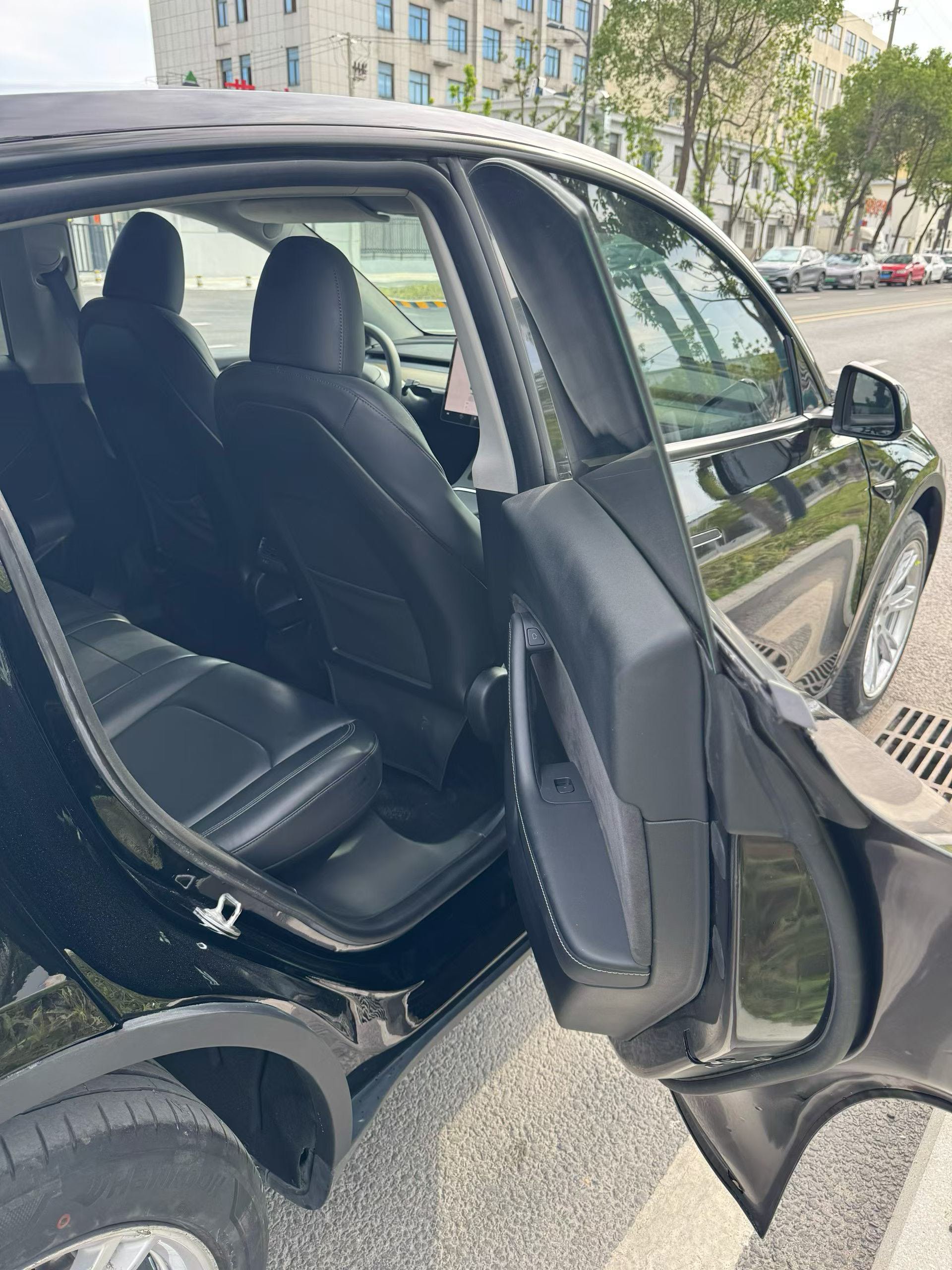 Tesla Model Y 2022 car image #6