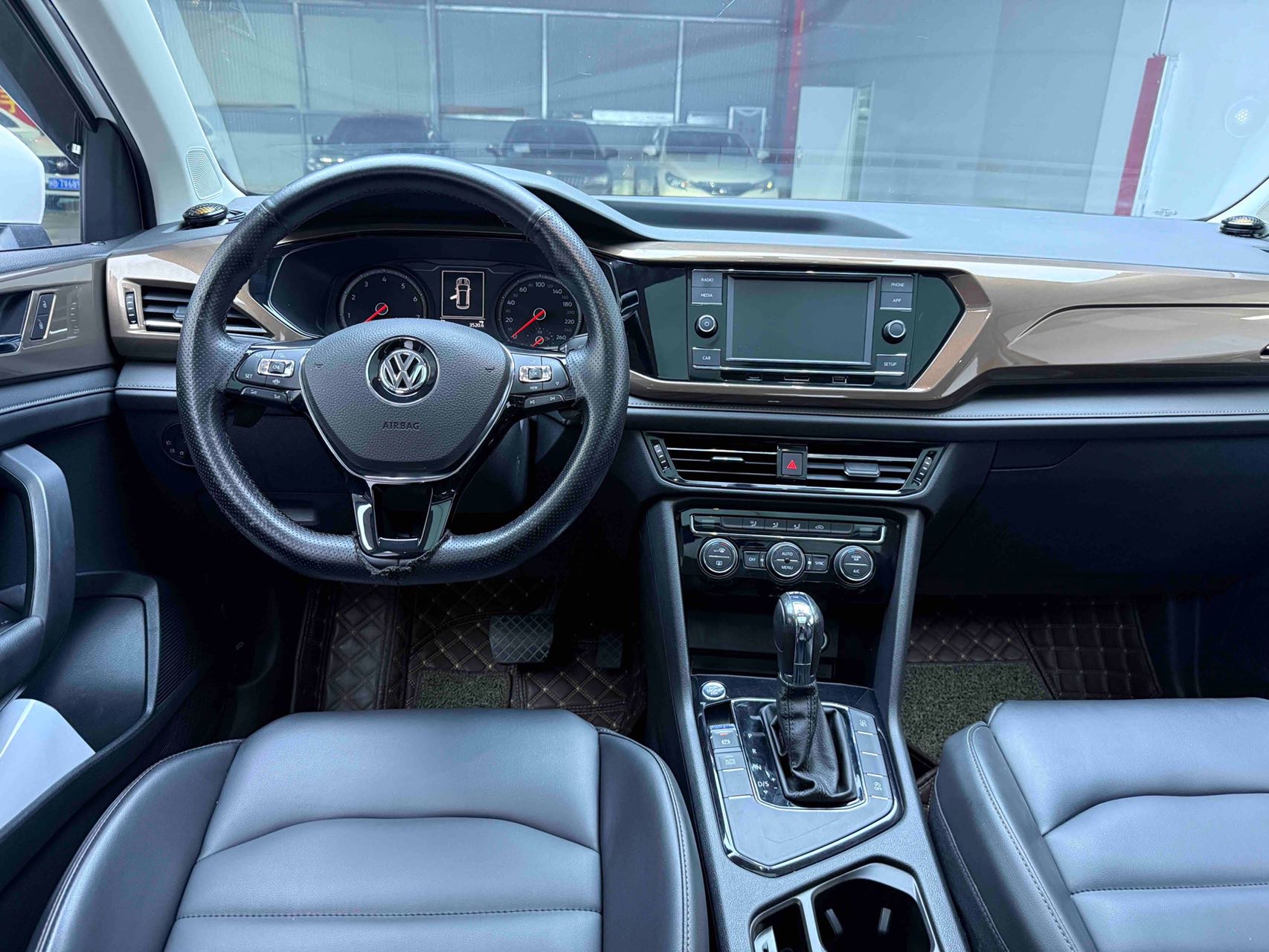 Volkswagen Tharu 2020 car image #8