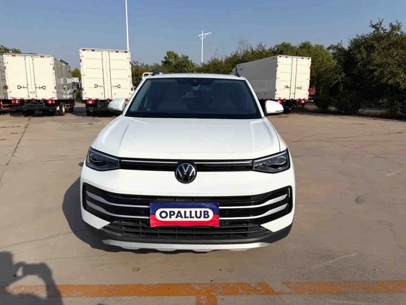 Volkswagen Tharu 2026 car image #2
