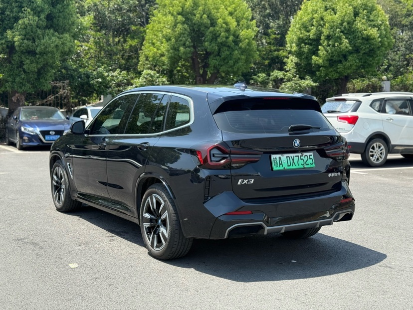 BMW iX3 2024 изображение автомобиля #9
