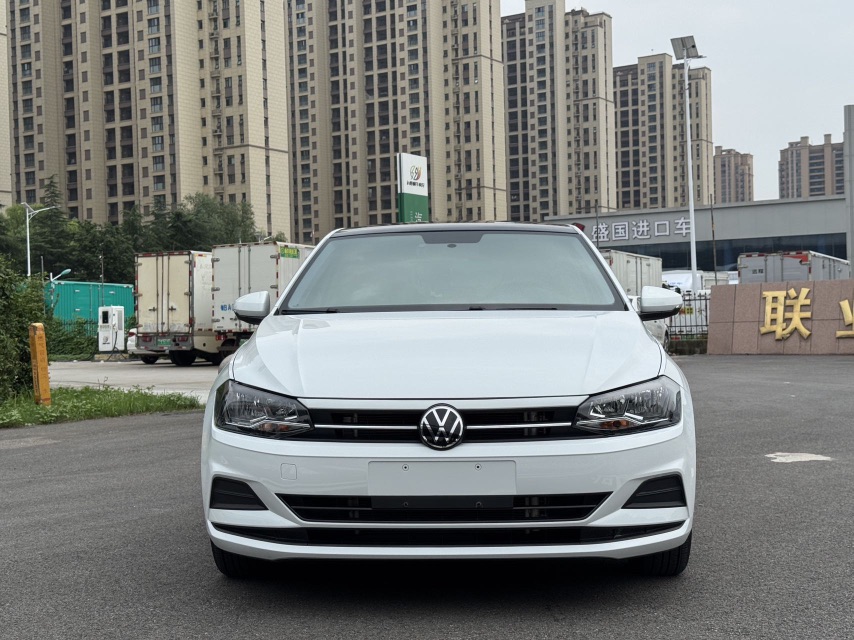 Volkswagen Polo 2022 car image #2