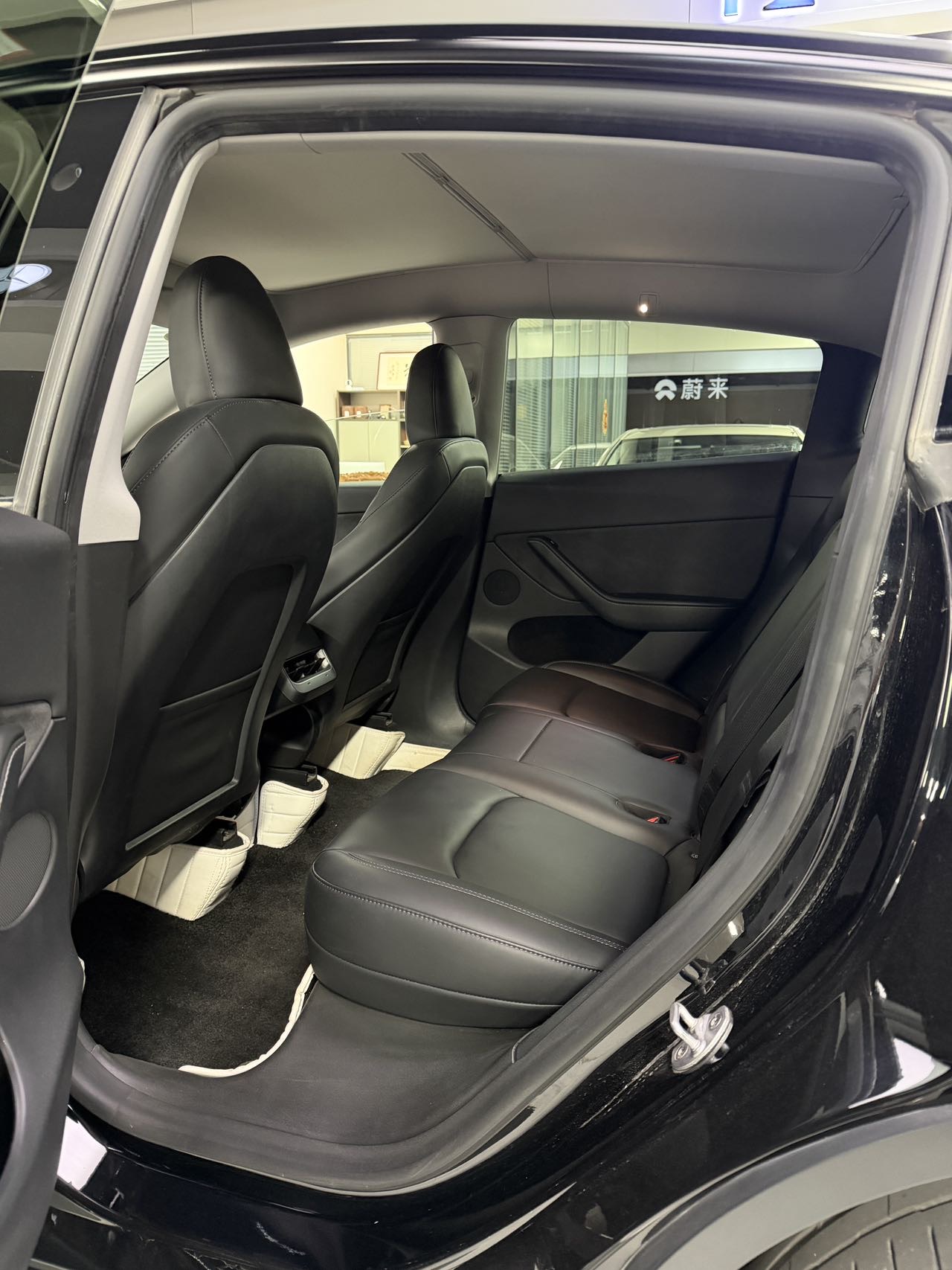 Tesla Model Y 2023 car image #5