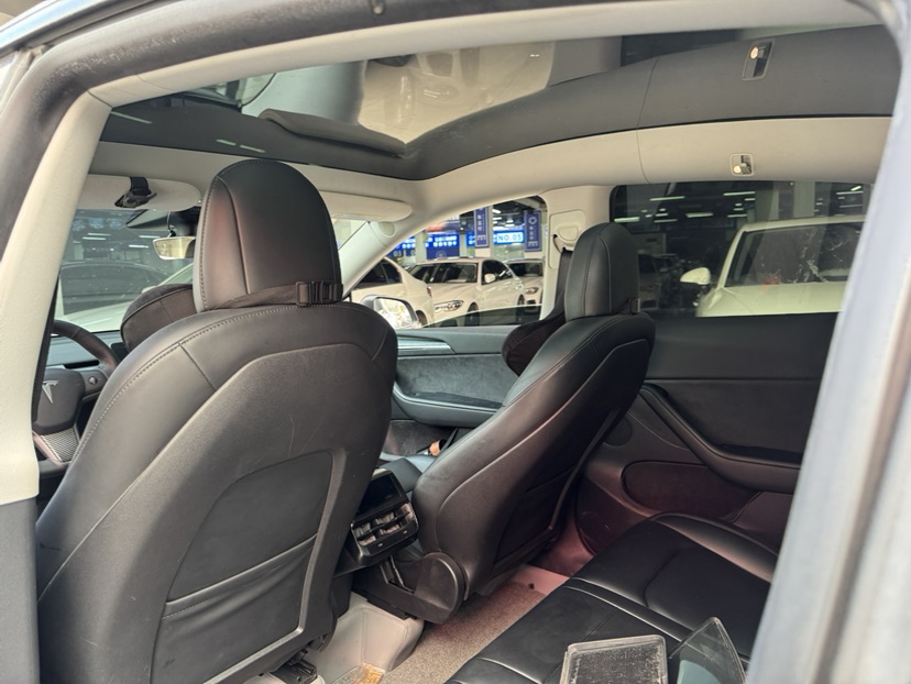 Tesla Model Y 2022 car image #3