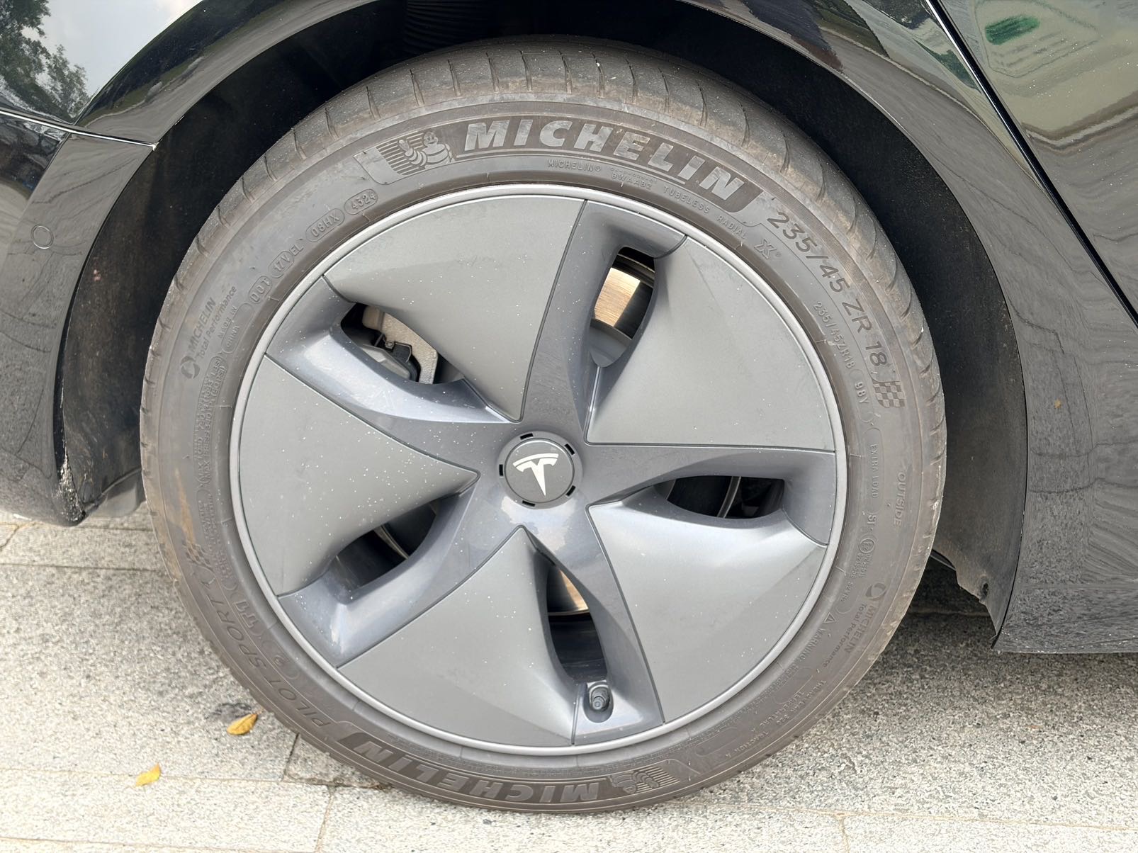 Tesla Model 3 2022 car image #9