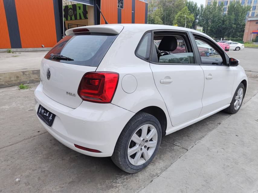 Volkswagen Polo 2015 car image #4