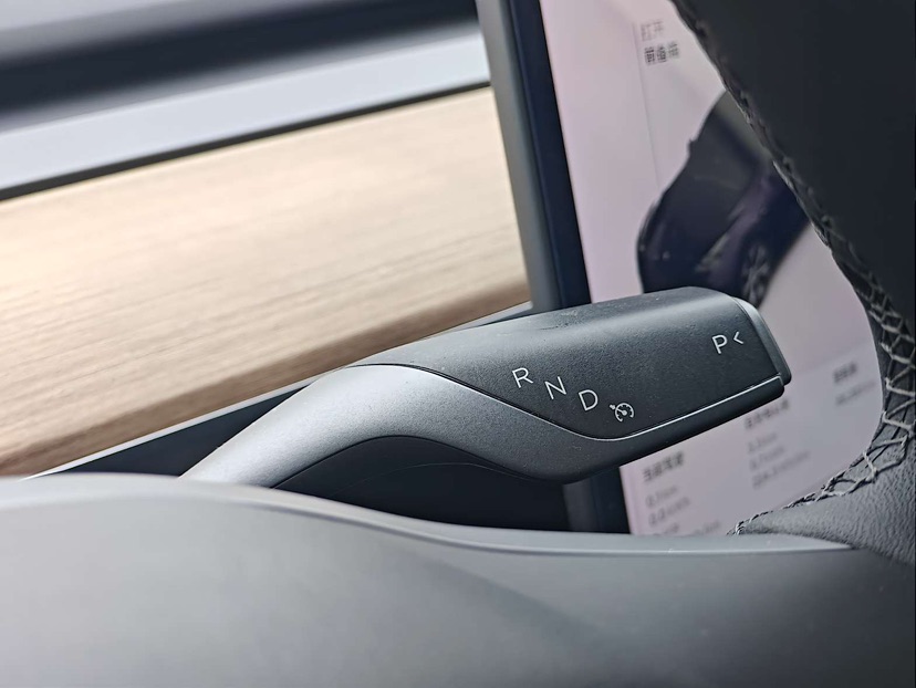 Tesla Model Y 2021 صورة سيارة #8