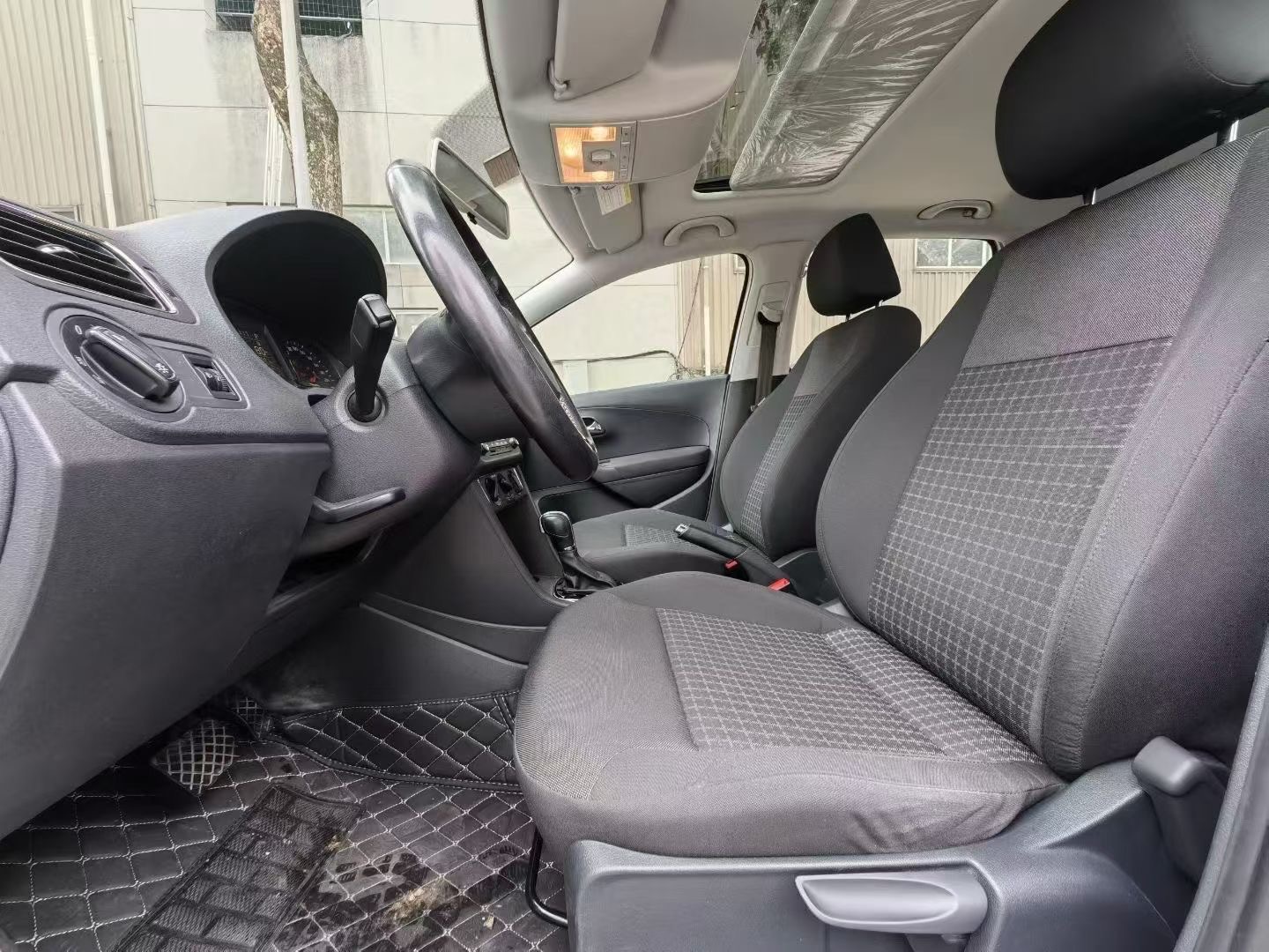 Volkswagen Polo 2016 car image #7