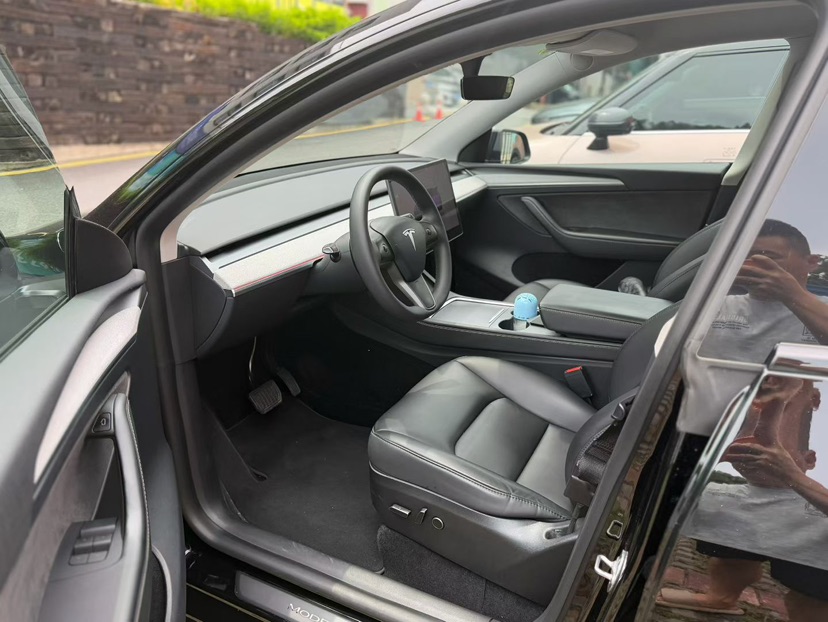 Tesla Model Y 2024 #4 Tesla Model Y 2024 car image #4