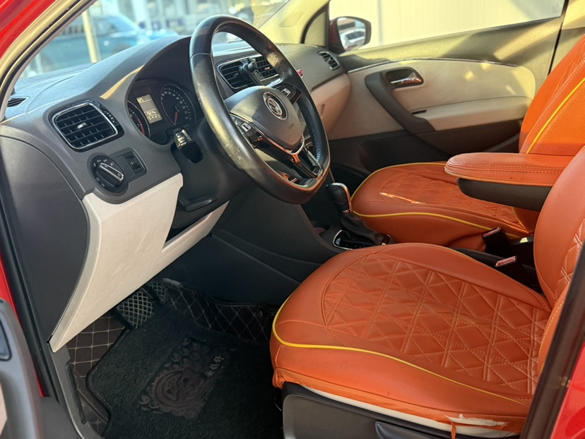 Volkswagen Polo 2015 car image #5