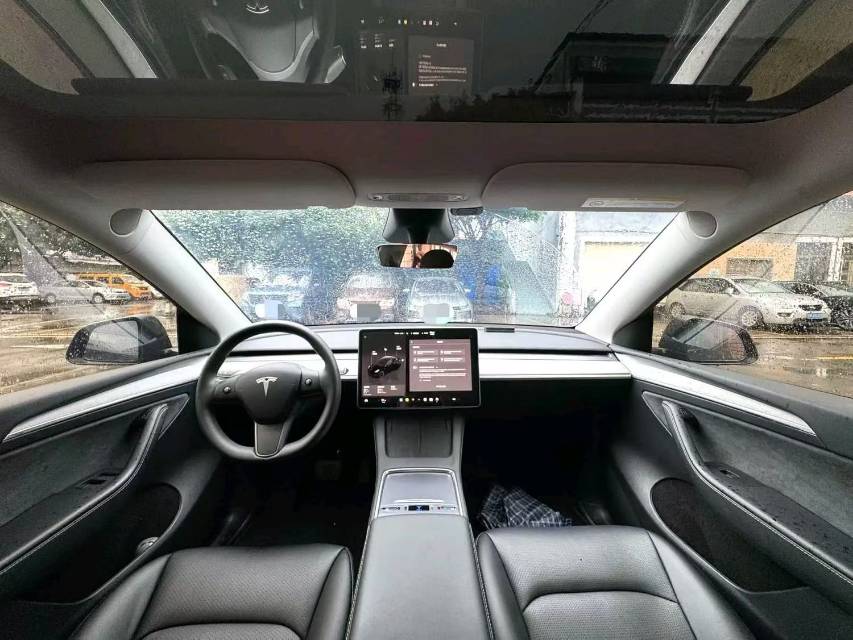 Tesla Model Y 2024 #4 Tesla Model Y 2024 car image #4