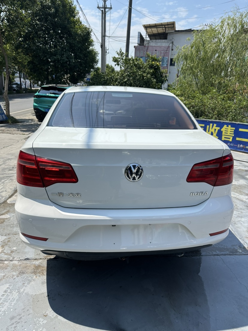 Volkswagen Bora 2015 car image #5