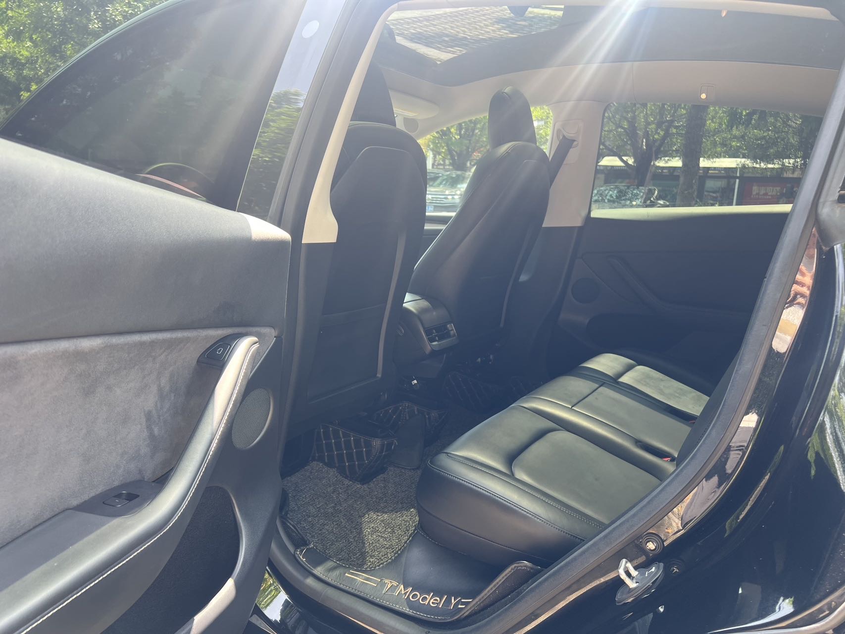 Tesla Model Y 2021 car image #8