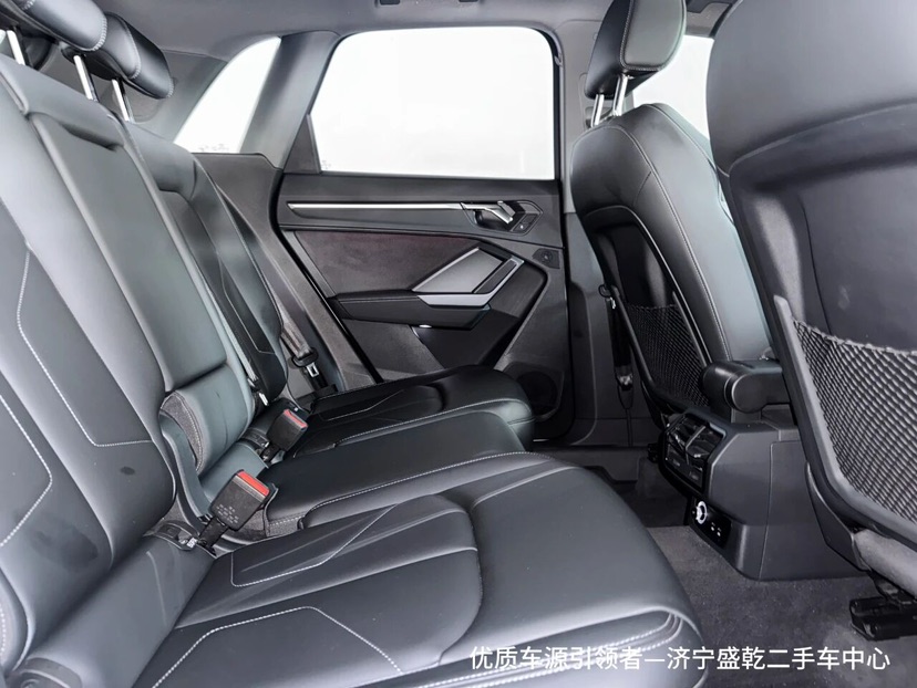 Audi Q3 2023 car image #7