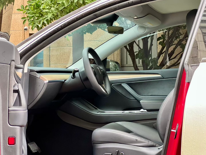 Tesla Model Y 2023 #4 Tesla Model Y 2023 car image #4