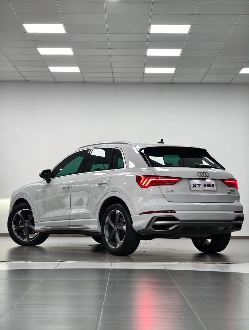 Audi Q3 2020 car image #4