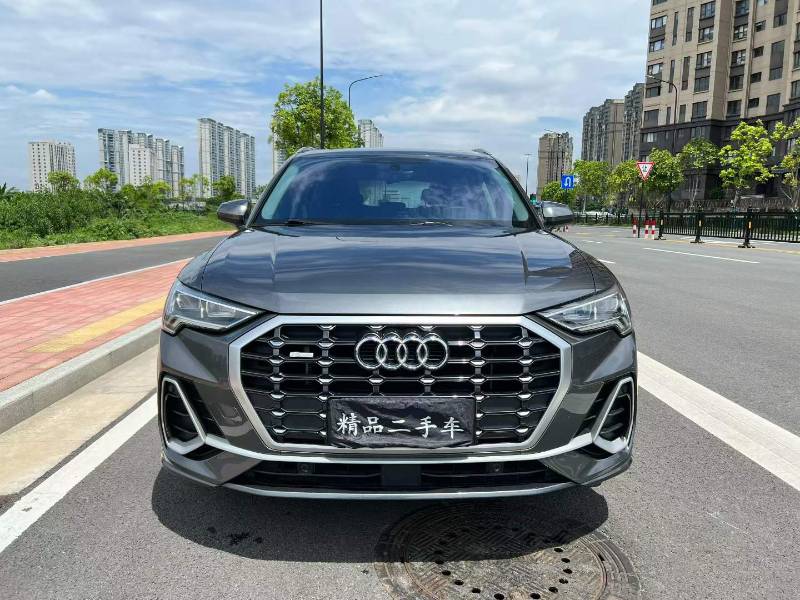 Audi Q3 2022 car image #2