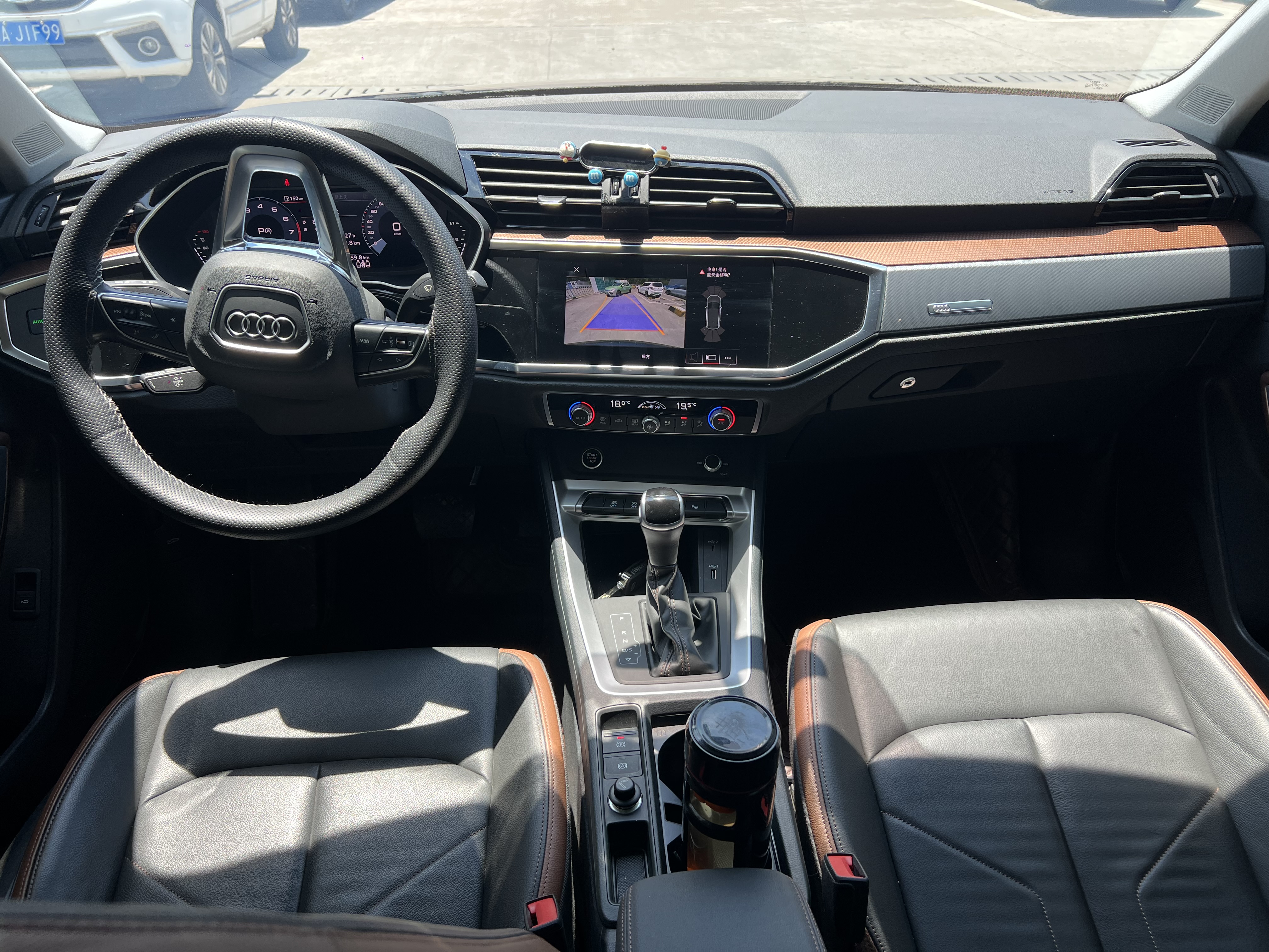 Audi Q3 2021 car image #9