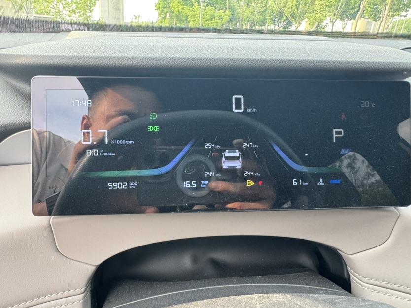 GEELY Boyue L 2025 car image #8