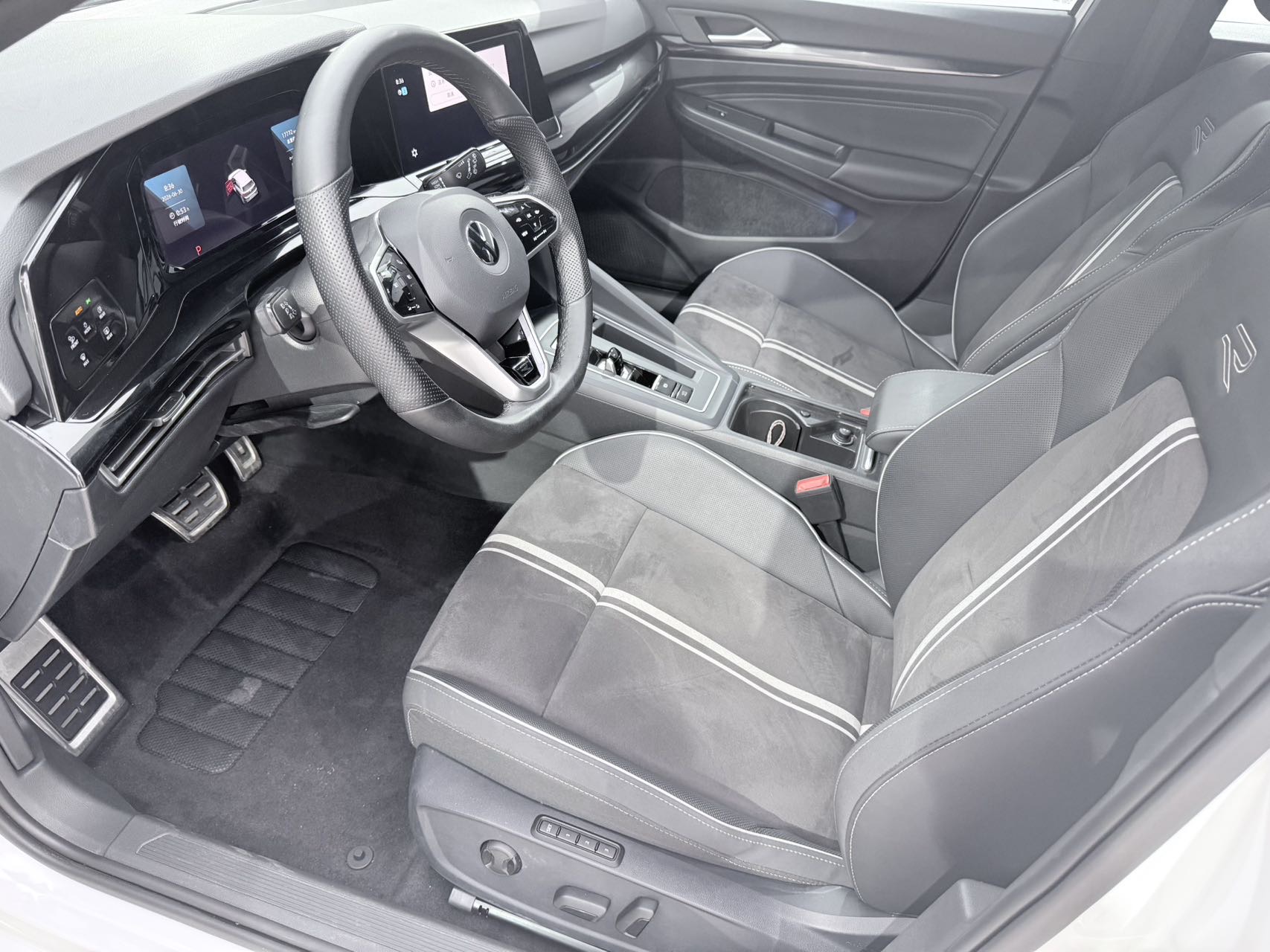 Volkswagen Golf 2024 car image #15