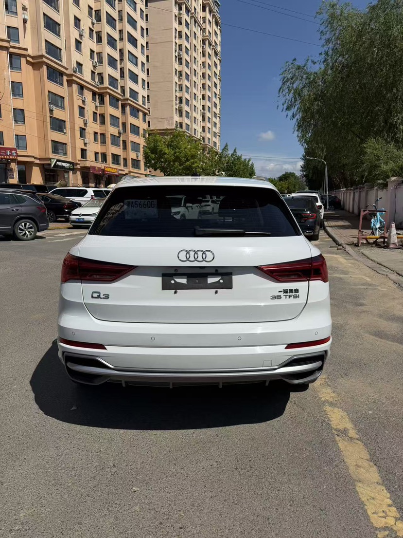 Audi Q3 2021 car image #3