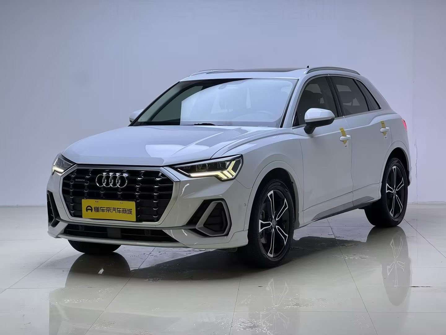 Audi Q3 2021 car image #2