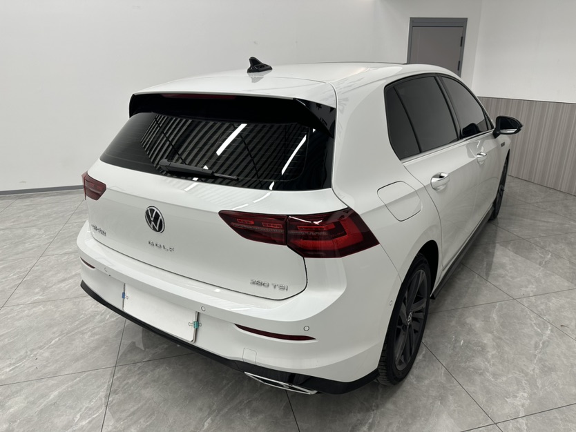 Volkswagen Golf 2023 car image #4