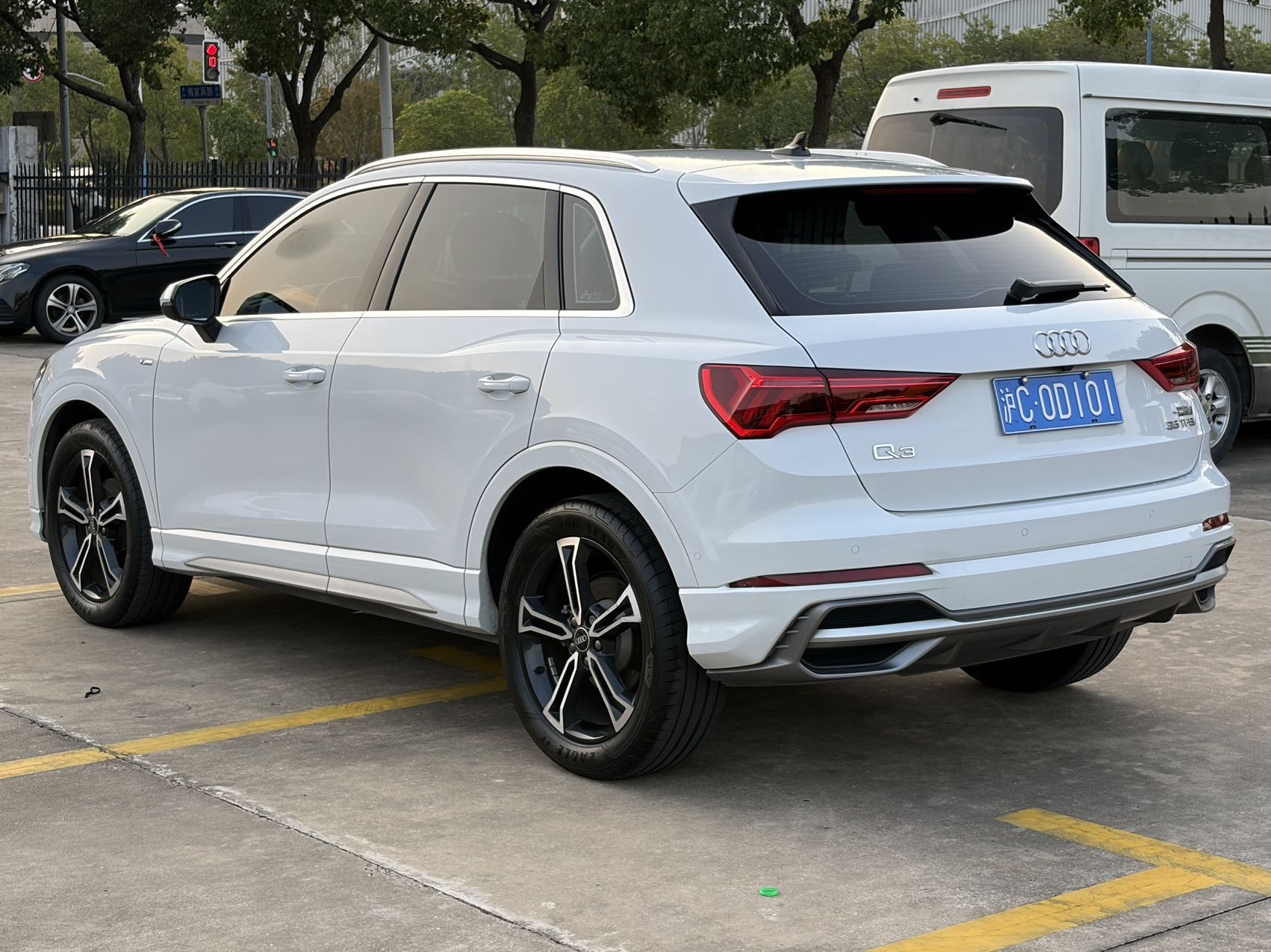 Audi Q3 2022 car image #10