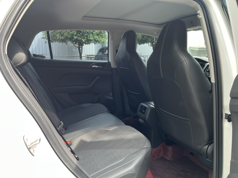 Volkswagen T-Cross 2021 car image #6