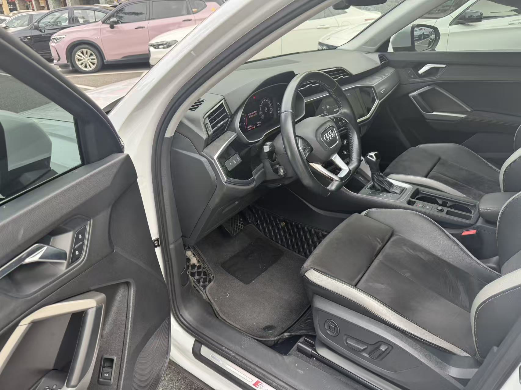Audi Q3 2020 car image #7