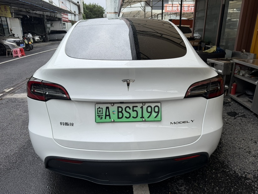 Tesla Model Y 2024 car image #7