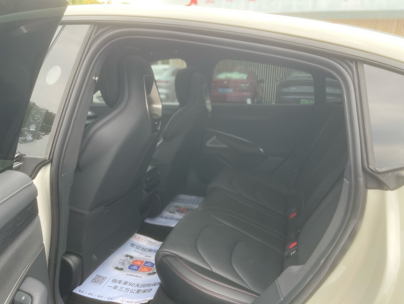 MI SU7 2025 immagine di auto #5