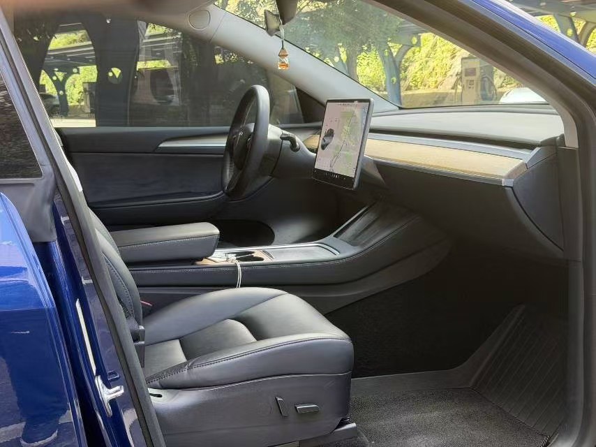 Tesla Model Y 2021 صورة سيارة #4