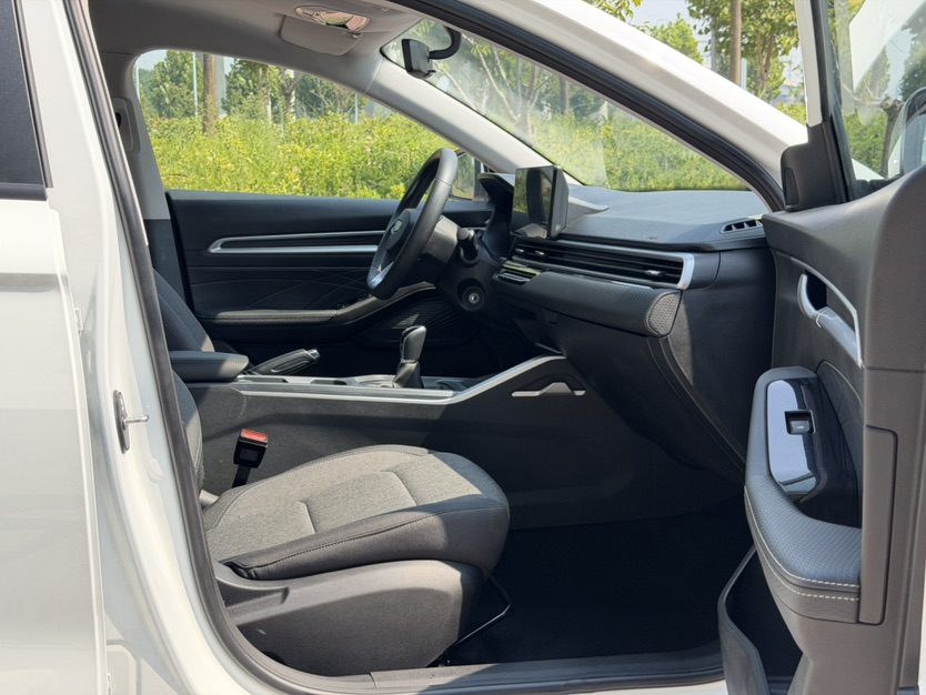 GEELY Emgrand 2025 car image #7