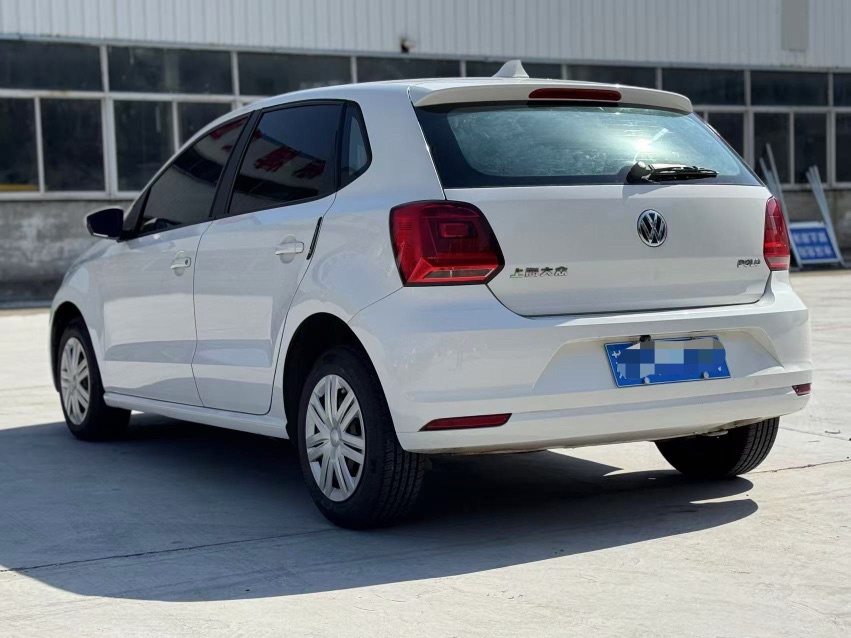 Volkswagen Polo 2015 car image #9