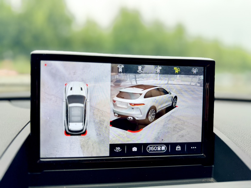 Audi Q3 2015 car image #12