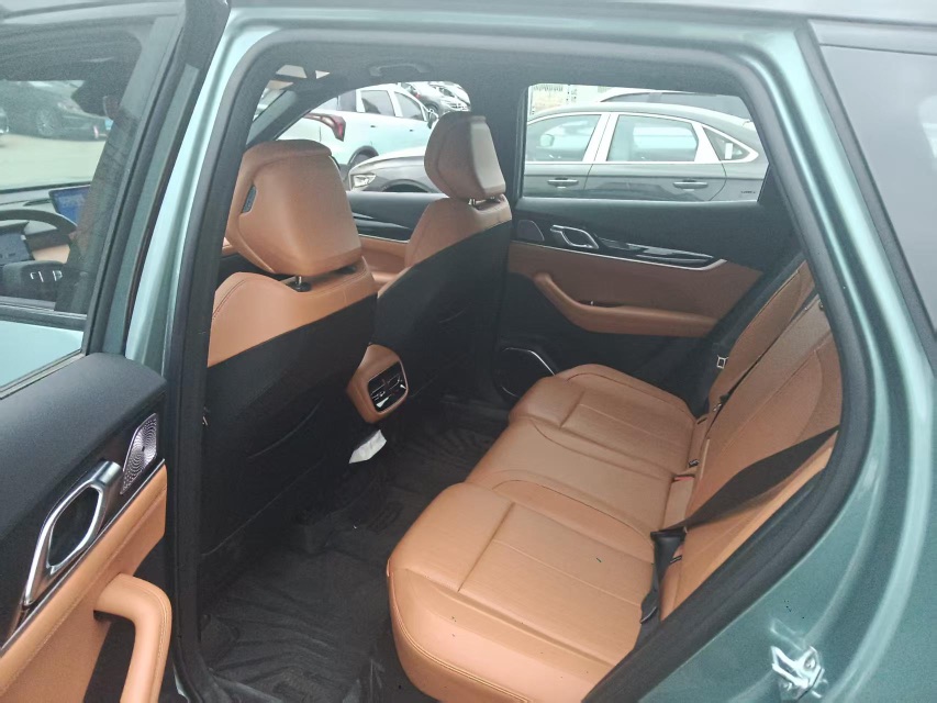 GEELY Boyue L 2025 car image #2