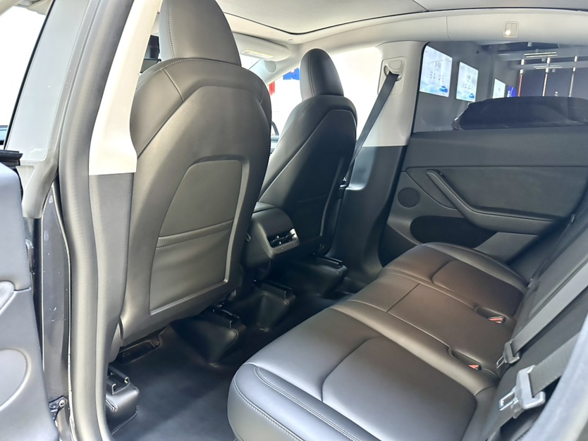 Tesla Model Y 2024 car image #9