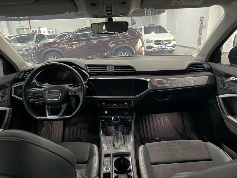 Audi Q3 2022 car image #6
