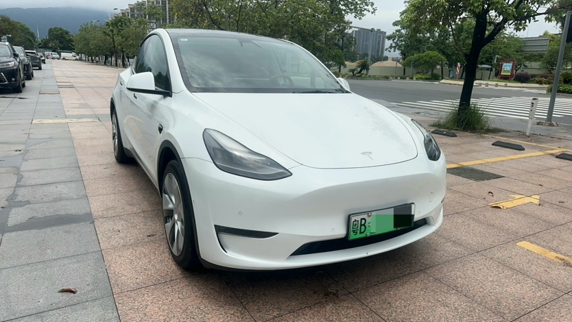 Tesla Model Y 2022 #3 Tesla Model Y 2022 car image #3