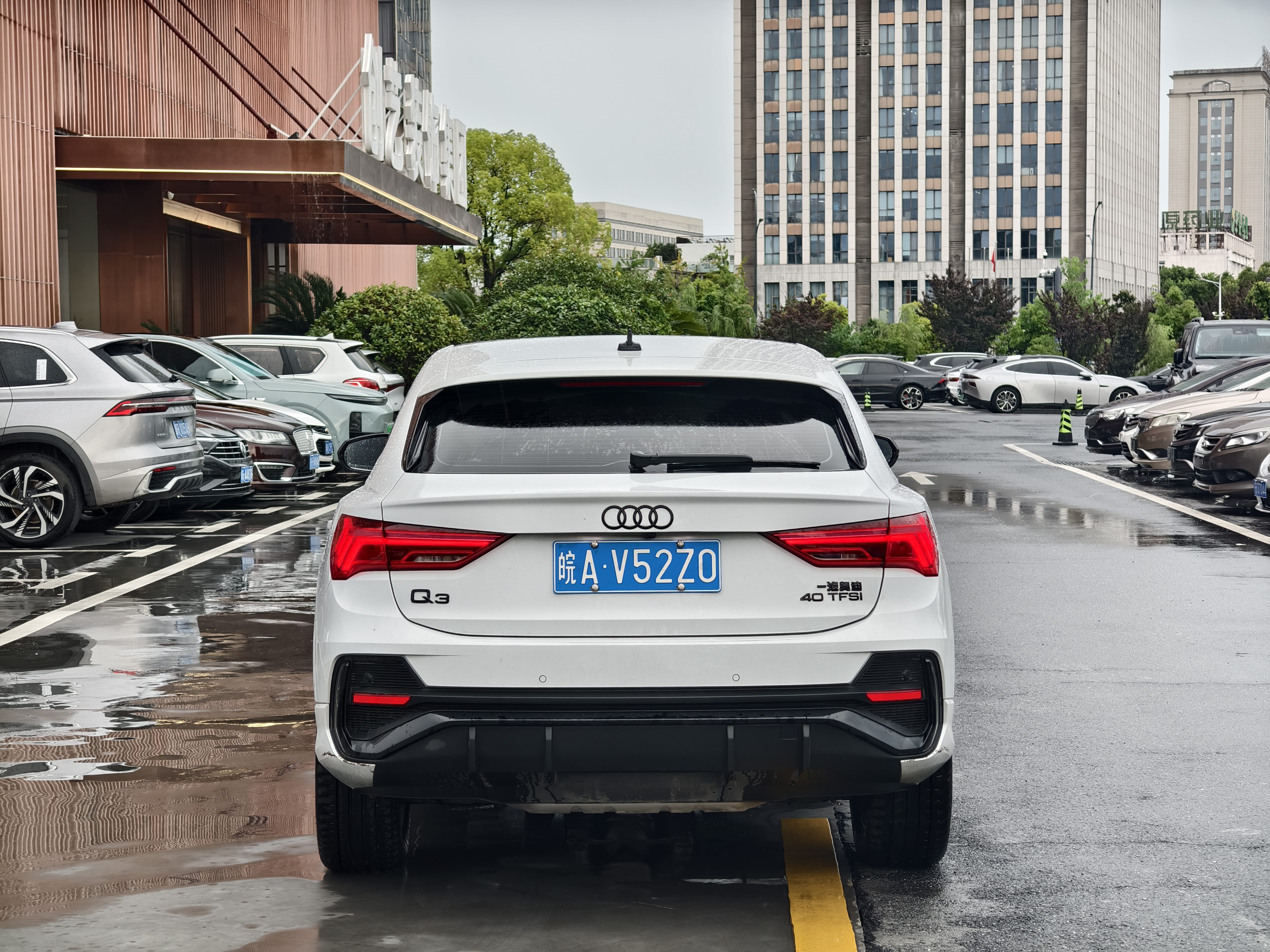 Audi Q3 Sportback 2023 #8 Audi Q3 Sportback 2023 car image #8