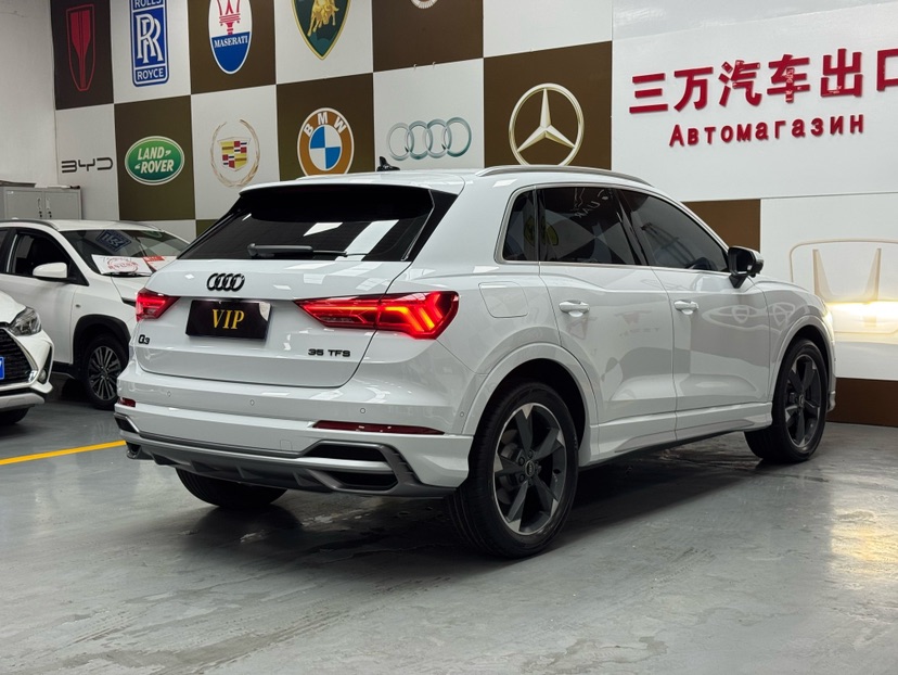 Audi Q3 2022 car image #6