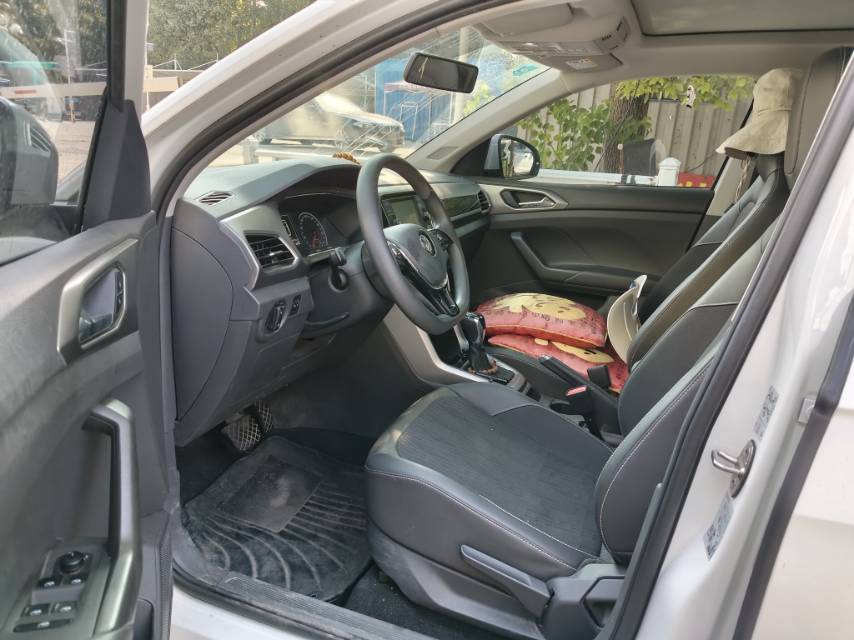 Volkswagen T-Cross 2020 car image #3