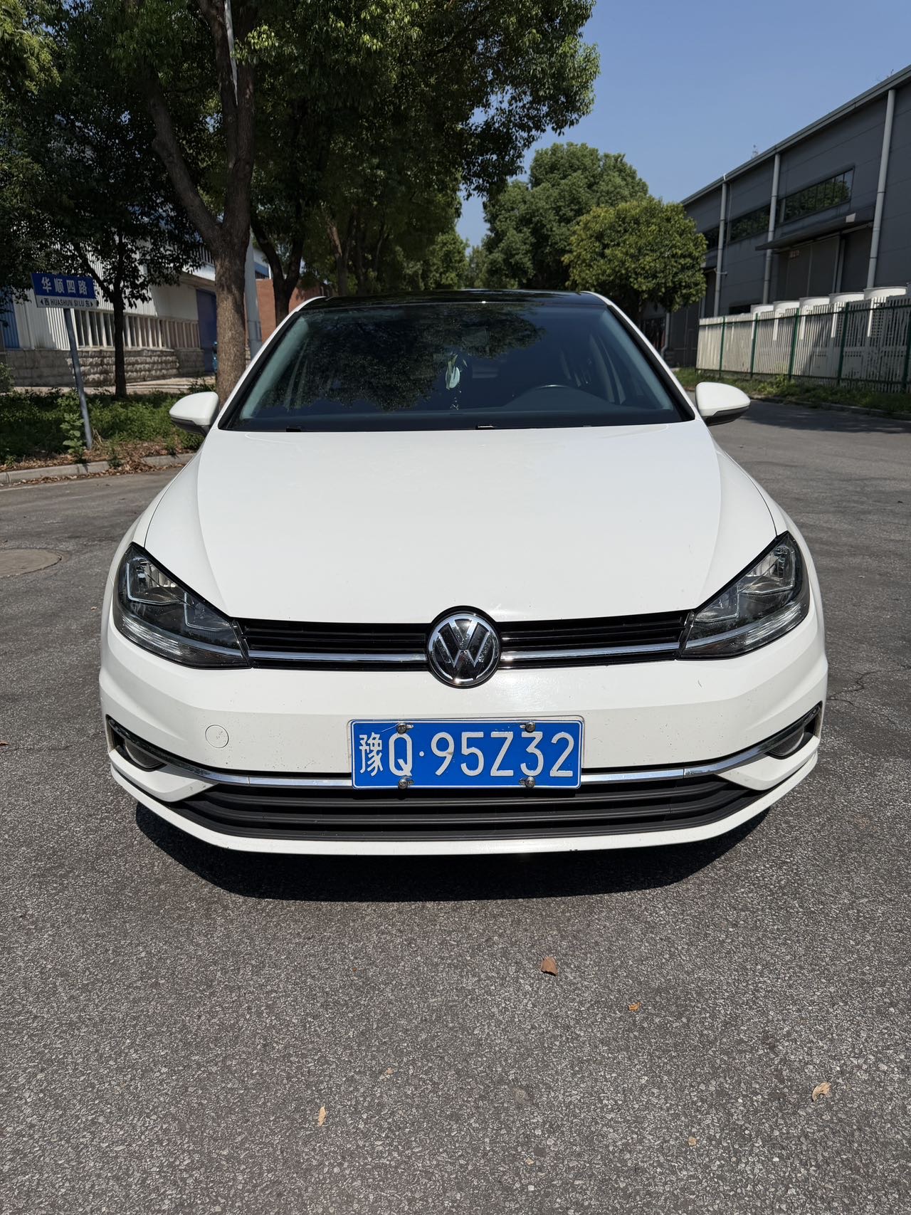 Volkswagen Golf 2020 car image #2