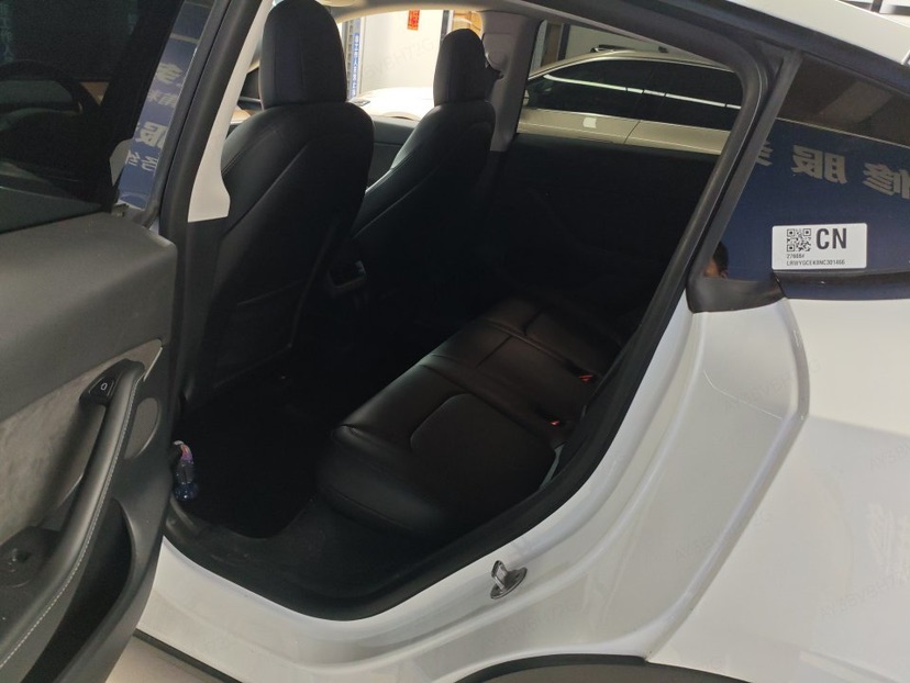 Tesla Model Y 2022 immagine di auto #6
