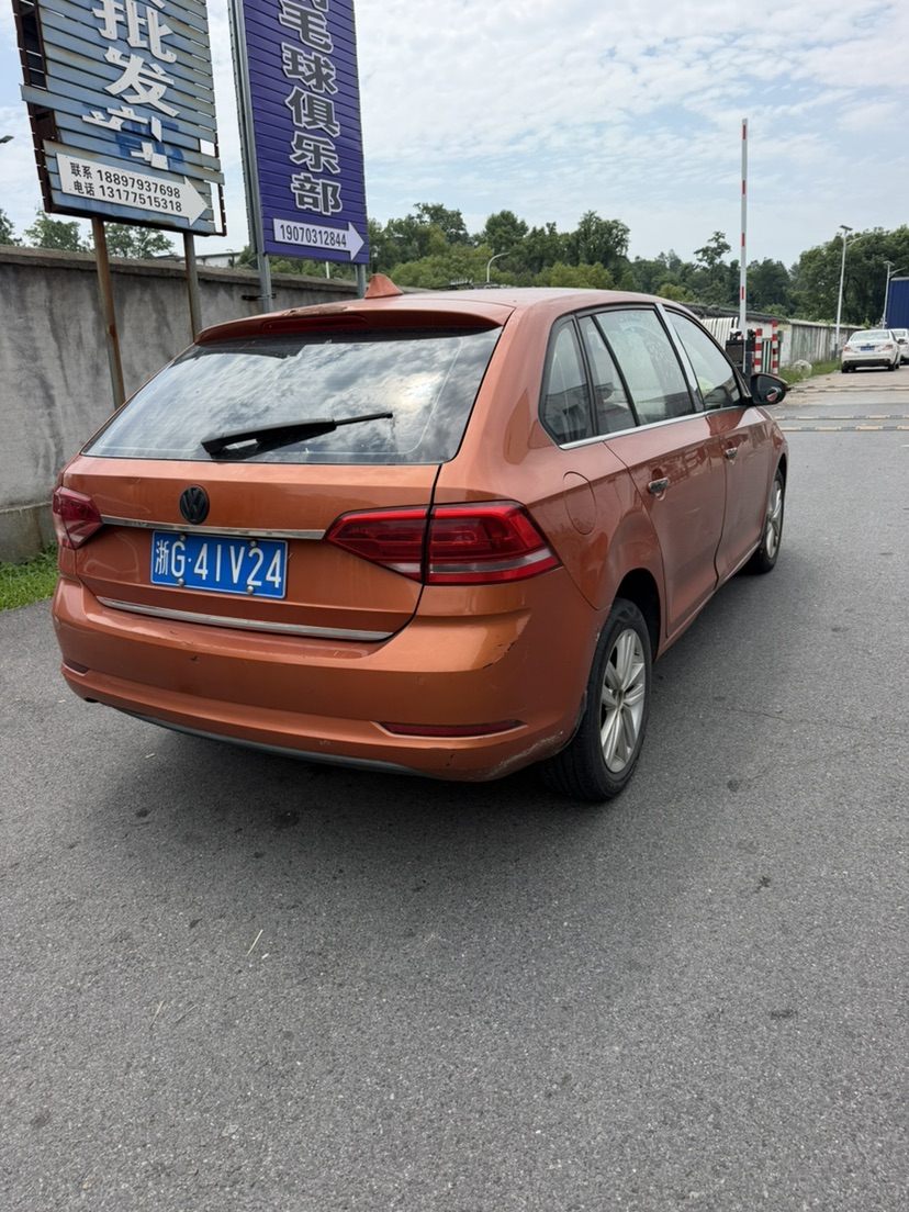 Volkswagen Santana 2015 car image #3