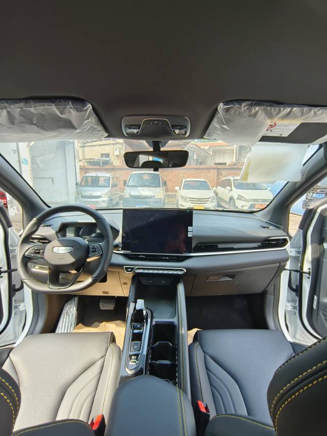 GEELY Coolray 2026 #9 GEELY Coolray 2026 car image #9