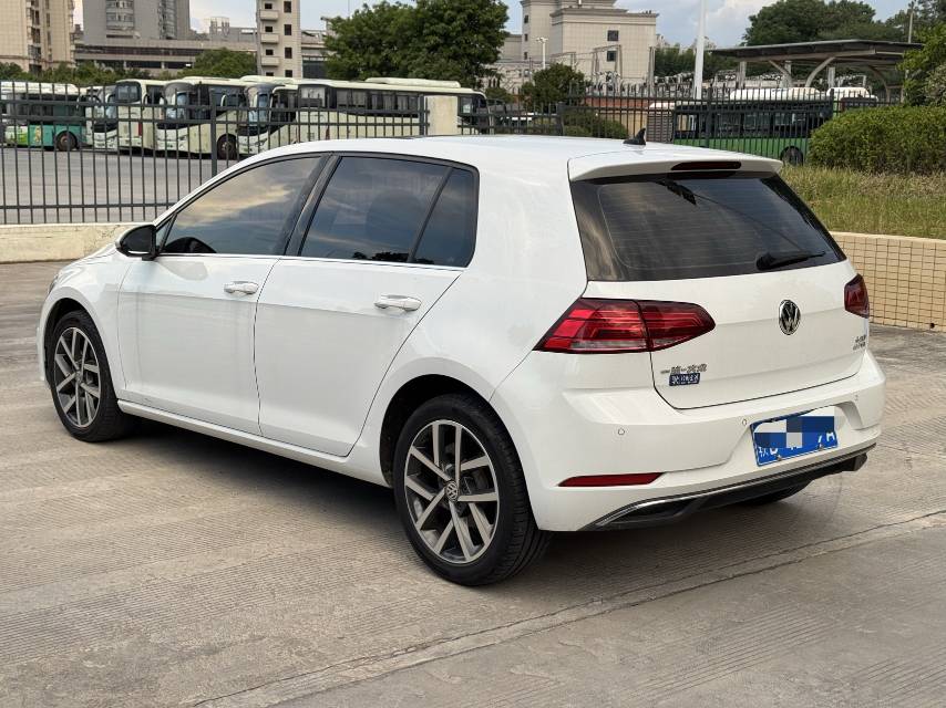 Volkswagen Golf 2020 car image #6